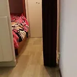 Accueillant A 32 M² Avec Balcon Διαμέρισμα