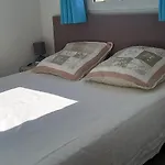 Accueillant A 32 M² Avec Balcon Διαμέρισμα
