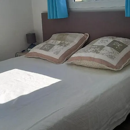 Accueillant A 32 M² Avec Balcon Lägenhet