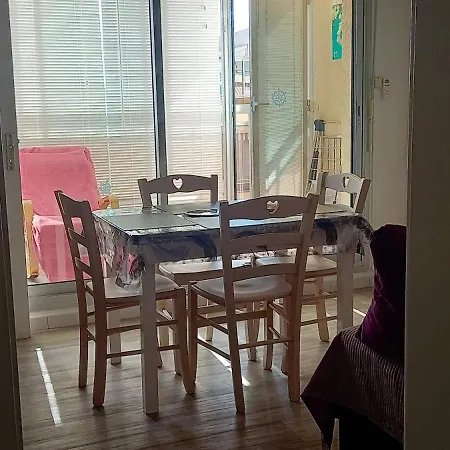 Lägenhet Accueillant A 32 M² Avec Balcon *