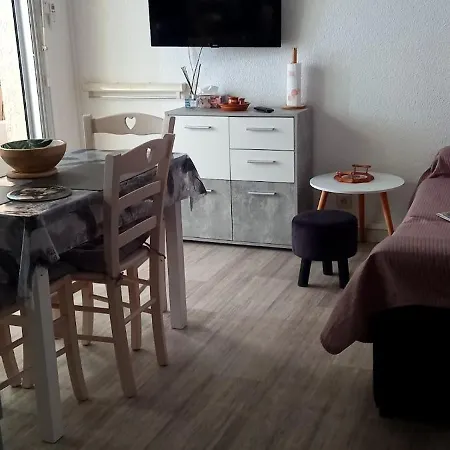 Accueillant A 32 M² Avec Balcon Διαμέρισμα *