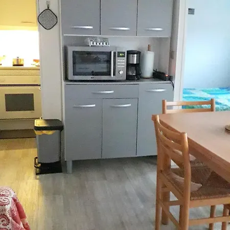 Accueillant A 32 M² Avec Balcon Апартаменты *
