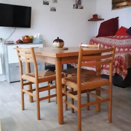 Апартаменты Accueillant A 32 M² Avec Balcon Мандельё-ла-Напуль